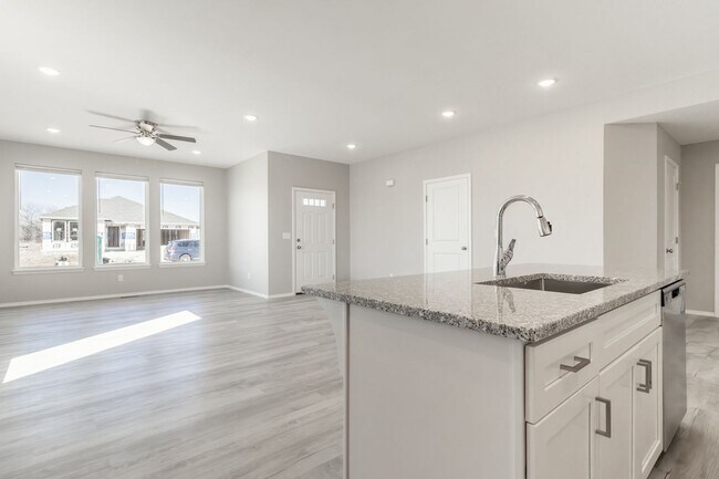 Foto del edificio - Stunning 4-Bedroom Home