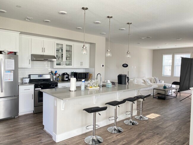 Kitchen - 3900 Degree Ln