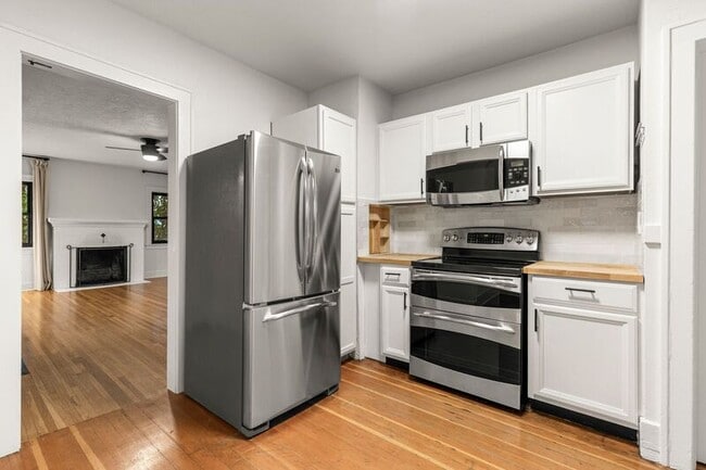 Foto del edificio - 8606 N Seward Ave