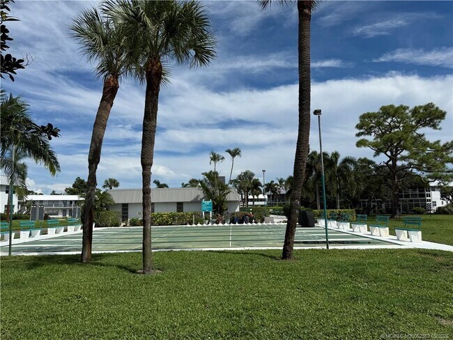Foto del edificio - 2929 SE Ocean Blvd