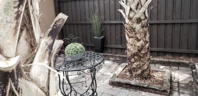Foto del edificio - Beautiful  Furnished 1/1 condo x Rent  in Winter Park Next to Full Sail University !