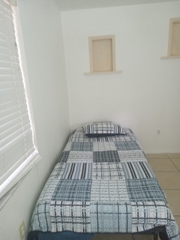Foto del edificio - 5875 70th Ave N