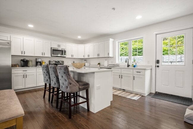 Building Photo - 49 Chilmark St