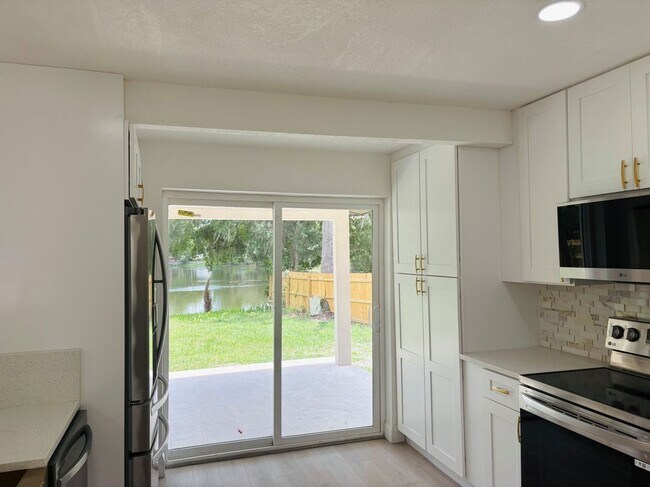 Building Photo - 12909 Forest Hills Dr