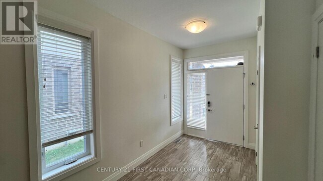 Building Photo - 1660 Valhalla St