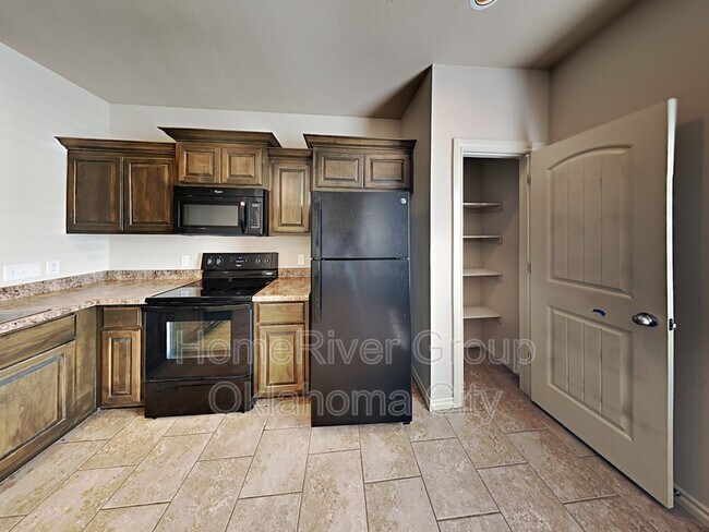 Building Photo - 927 SW 92nd St