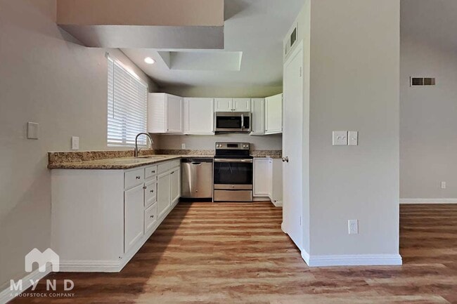 Building Photo - 818 E Piute Ave