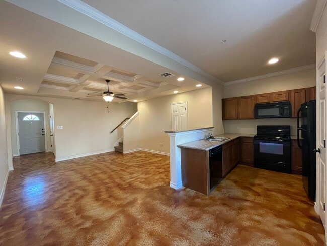 Building Photo - Town home for rent