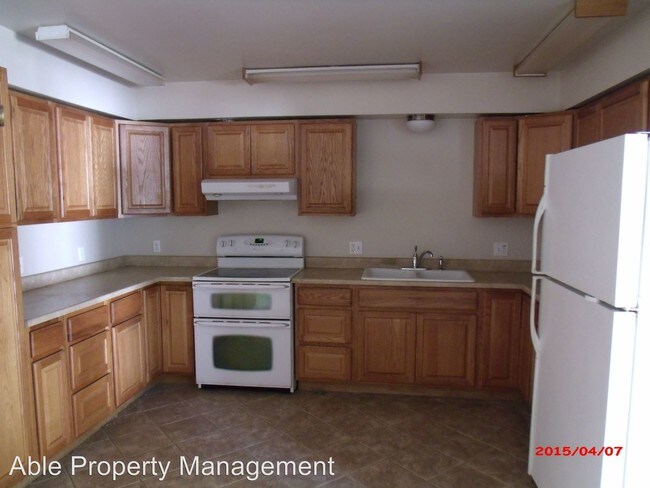 Building Photo - 3 br, 2 bath House - 8119 Tamarisk Rd