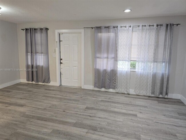 Foto del edificio - 5022 SW 93rd Ave