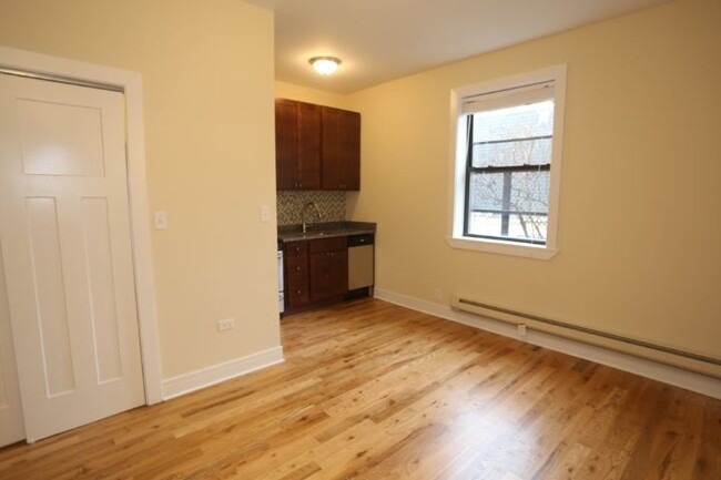 Building Photo - 4549 N Damen