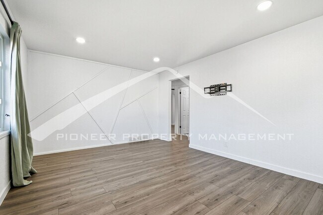 Building Photo - Charming Home with Washer/Dryer and Storage Shed