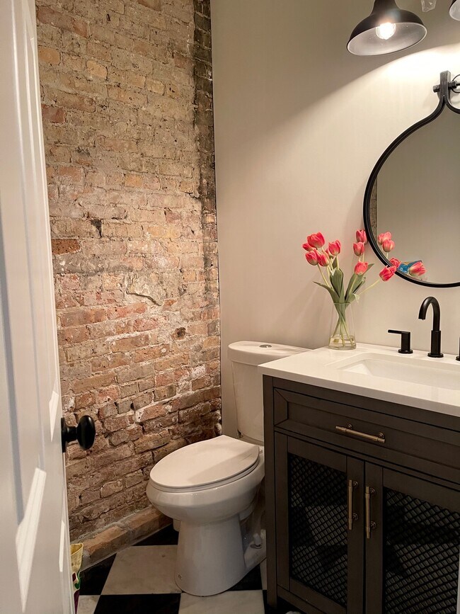 powder bath - 855 N Dearborn St