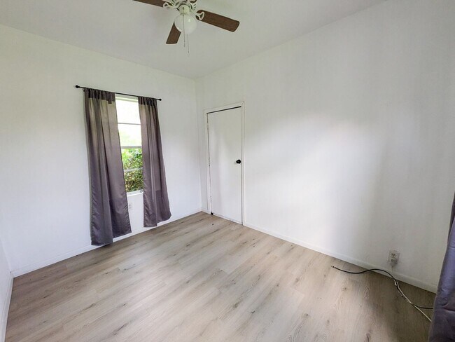 Foto del edificio - 625-627 E Pipkin St