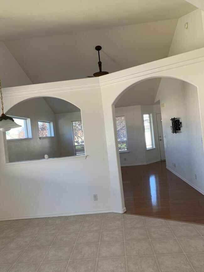 Building Photo - Charming Single-Level Rancher – 2 Bed, 2 Bath