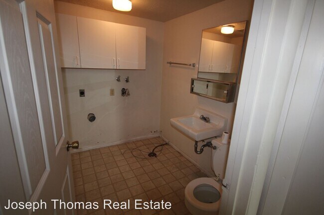 Building Photo - 1426 280 E