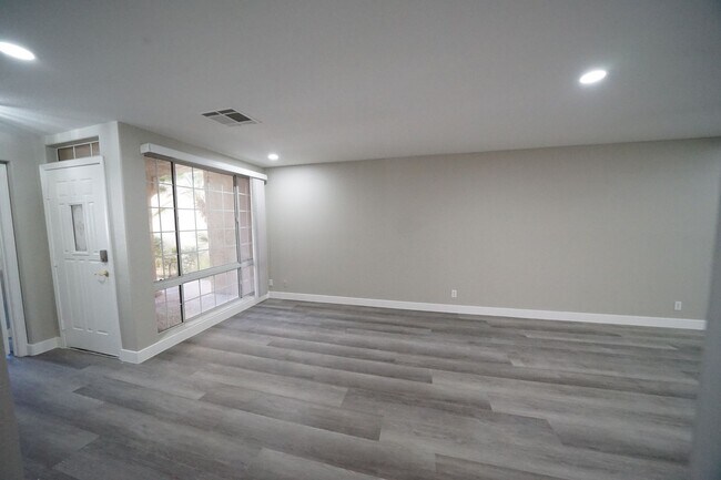 Foto del edificio - Available for Showings Now
