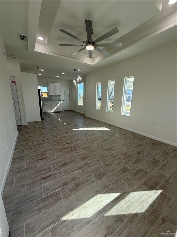 Building Photo - 10 10th St