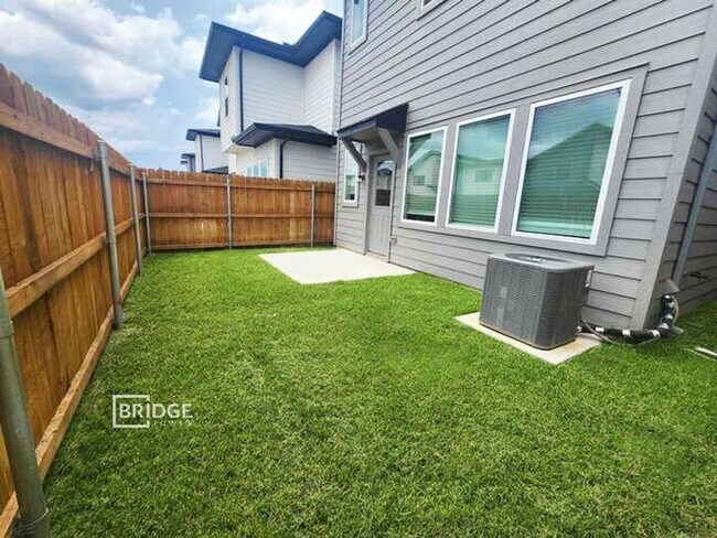 Foto del edificio - 33134 Oak Hts Pl