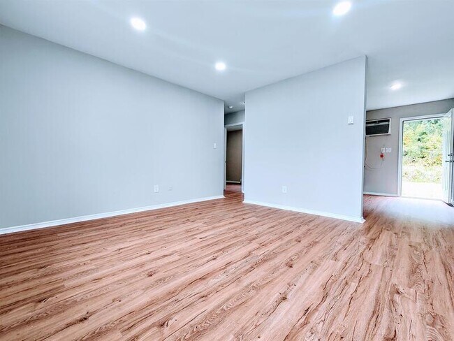 Foto del edificio - 4449 Layola Ave