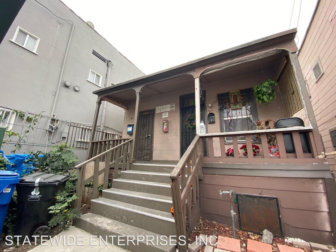 Primary Photo - 1422-1426 W 10th Pl
