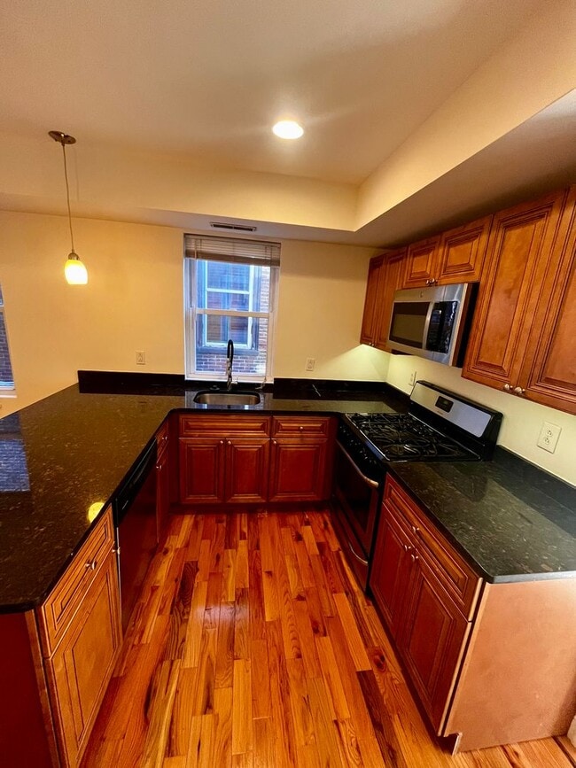 Foto del edificio - Beautiful newly renovated 2-bedroom 2 bath In Northern Liberties