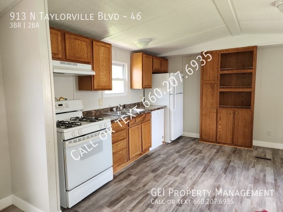 913 N Taylorville Blvd, Taylorville, IL 62568 House Rental in