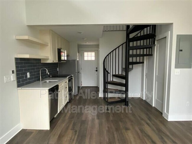Building Photo - 10-10 Riverview Dr