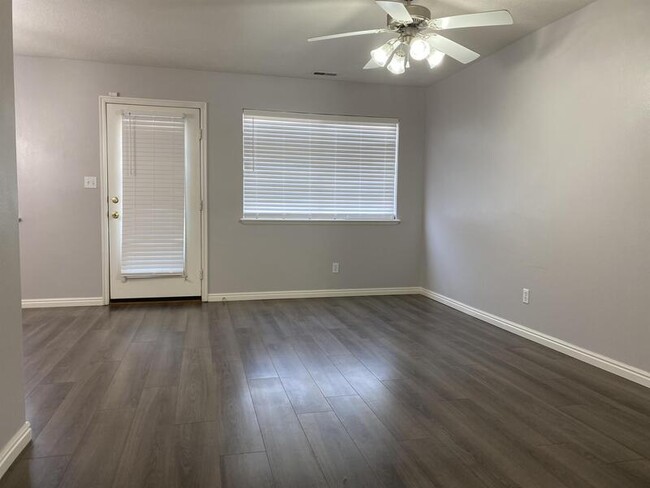 Foto del edificio - 10521 Sage Flats Way
