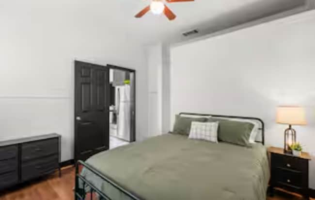 Foto del edificio - 102 W 5th St