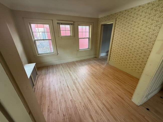 Building Photo - Duluth MN 5 bedroom - 2.5 bath