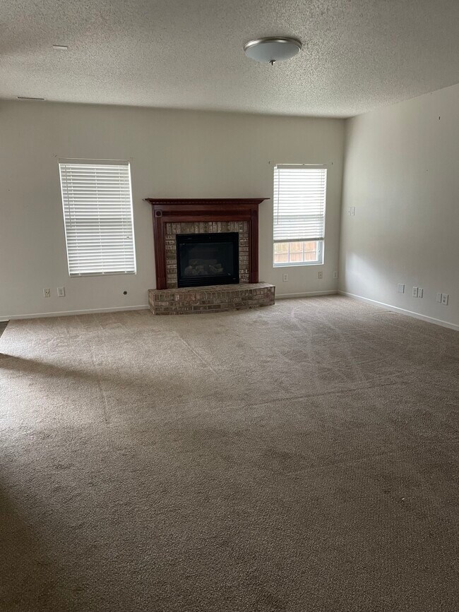 Building Photo - 2909 Holiday Way