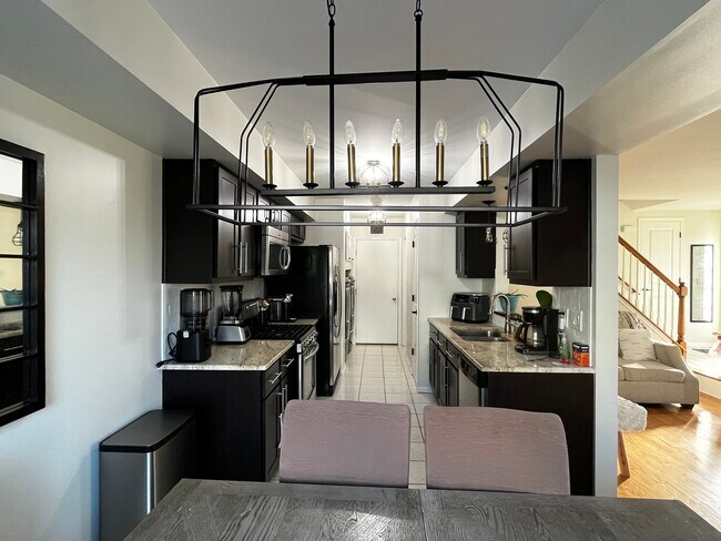 Foto del edificio - 7247 Honey Locust Dr
