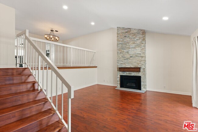 Building Photo - 6021 Lindley Ave