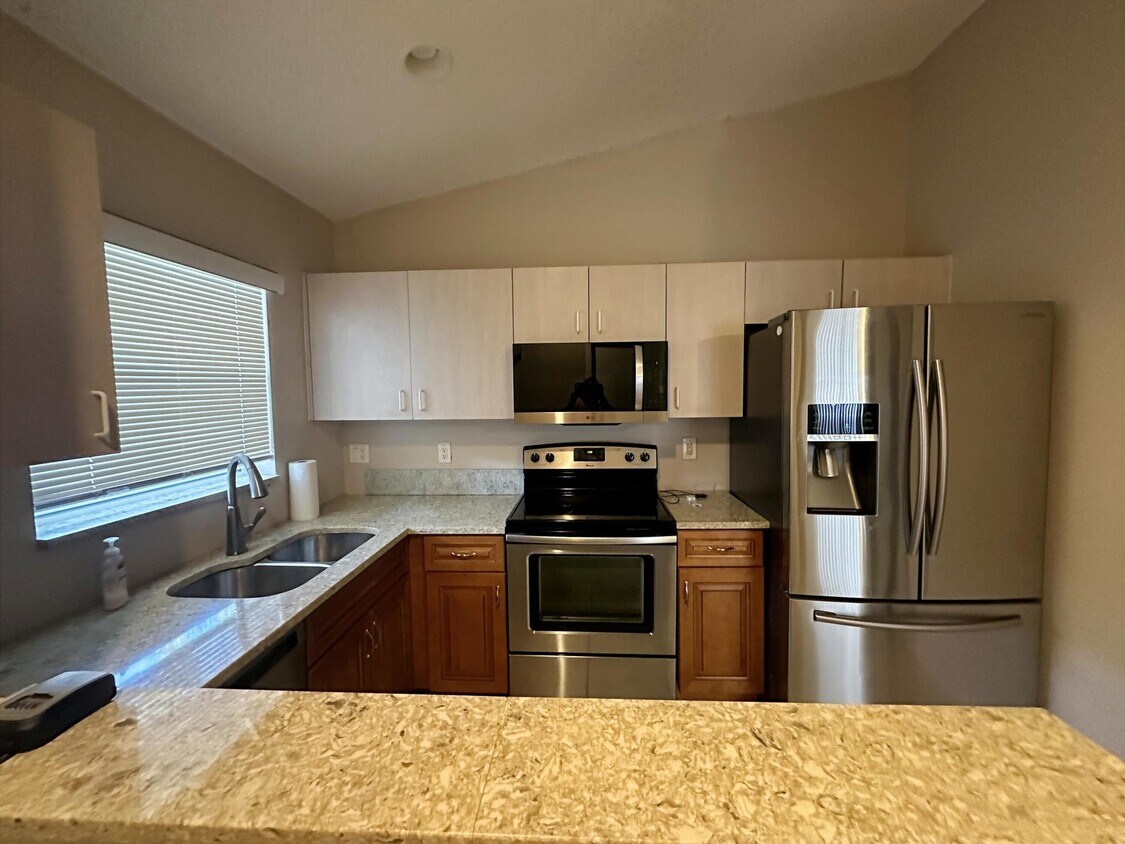 Foto principal - 300 NE 42nd St