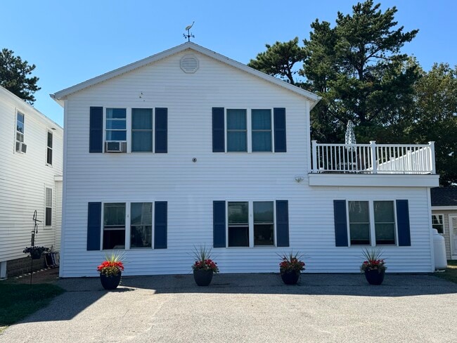 Building Photo - 72 Oceanside Dr