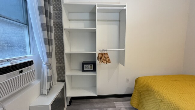 Photo - 308 W 18th St Apartments