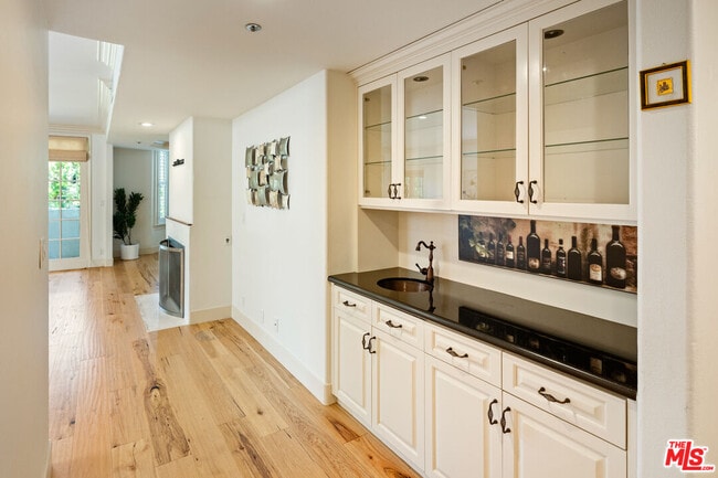 Foto del edificio - 575 S Barrington Ave