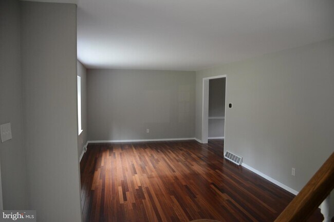 Building Photo - 711 Brainerd Rd