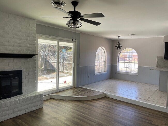 Foto del edificio - 3905 Barclay Dr