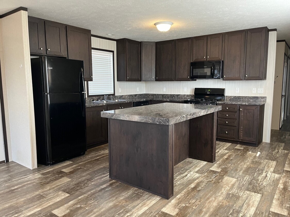 Primary Photo - 117 Desander Dr