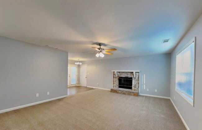 Building Photo - Available Home In Hillboro Cir SW