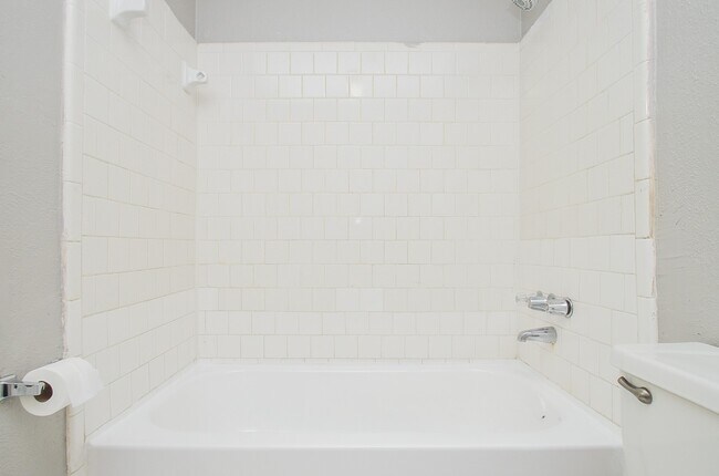 Foto del edificio - 8231 Furlong Ln
