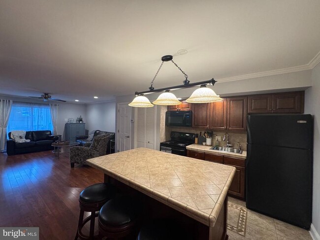 Building Photo - 34B Darien Way