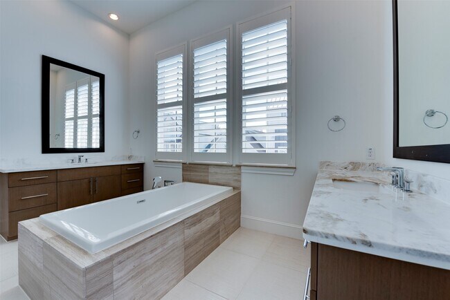 Foto del edificio - 8736 Oak Kolbe Ln