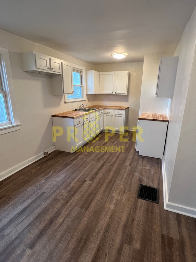 Building Photo - 2 bedroom 1 bath house