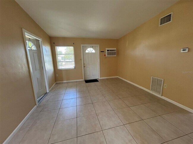 Building Photo - 3108 Crestwood Dr
