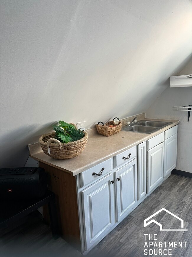 Building Photo - 1820 N Kedvale Ave