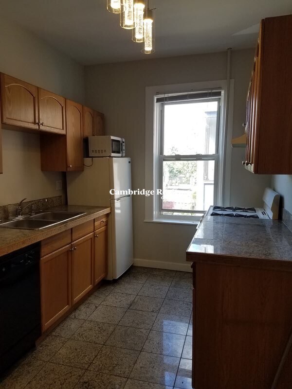 Foto del edificio - 8 Farrington Ave