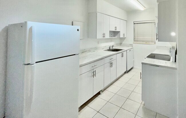 Kitchen - 6511 Santona St